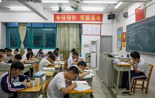 2022上海高考延期1个月考生心中五味杂陈或意味着分数线上涨,2021上海高考会降分吗